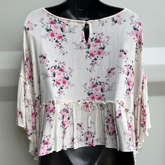 -Francesca’s Mi Ami- Cottage Core Floral Top with Flare Sleeves - Picture 4 of 10